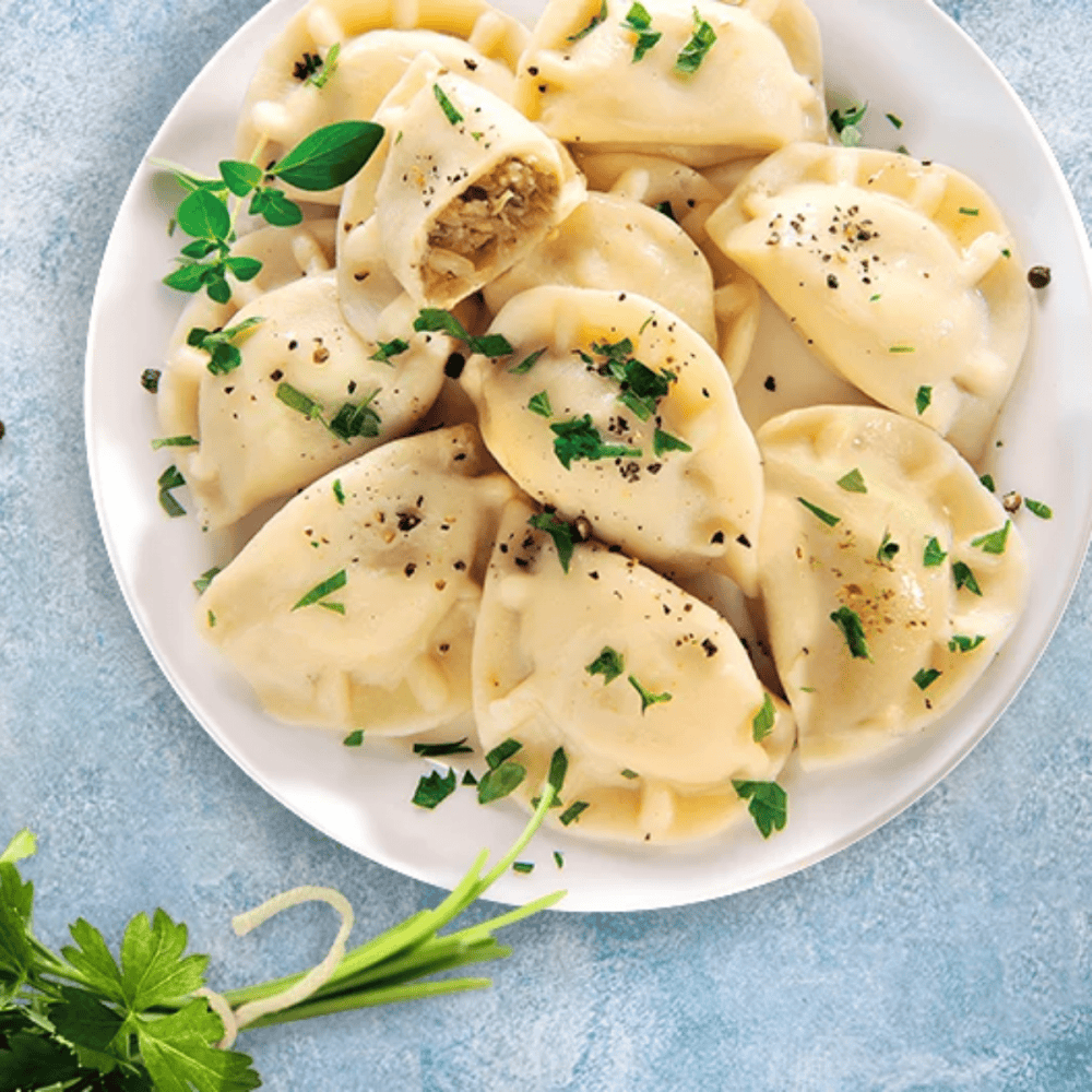 Pierogi mit Sauerkraut und Pilzen